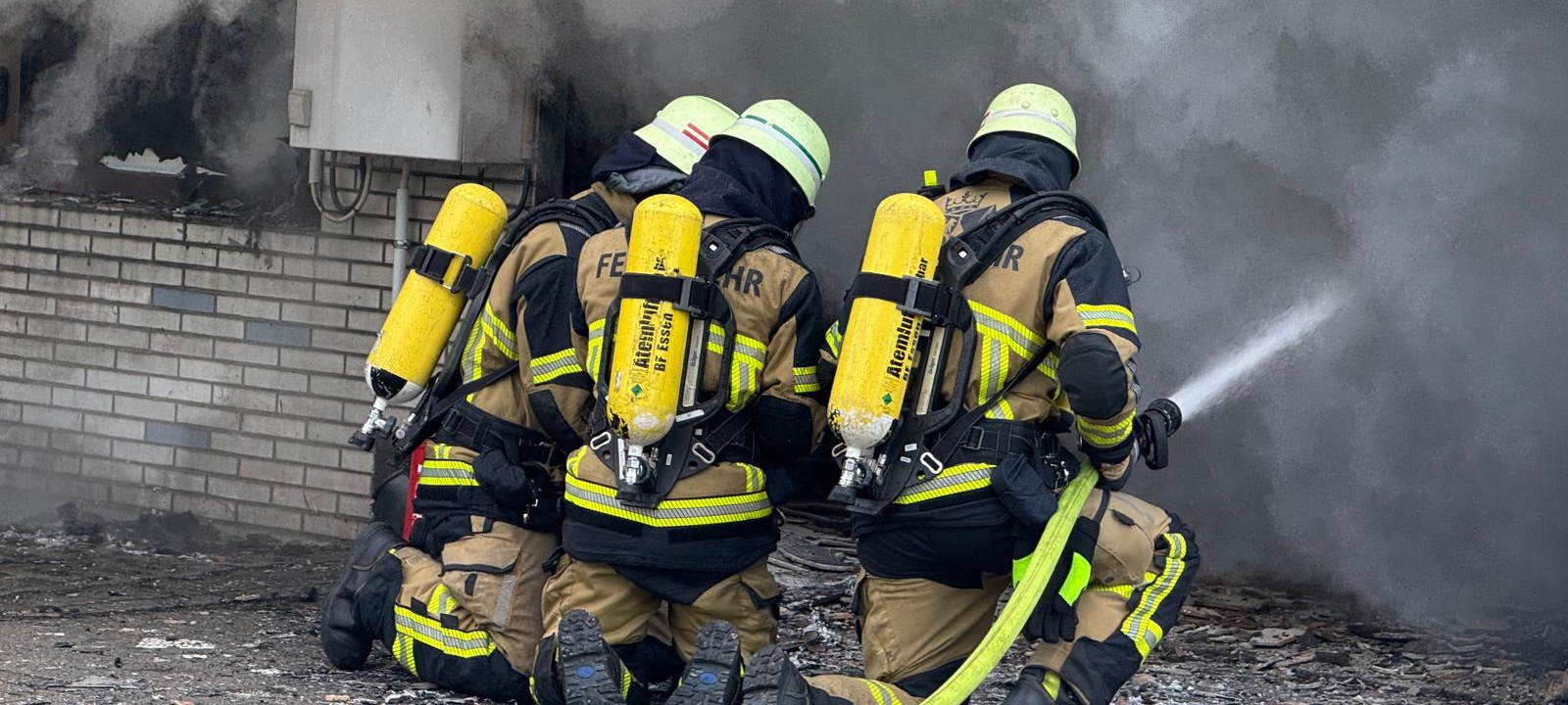 Rauchsäule über Essen: Fenster und Türen geschlossen halten