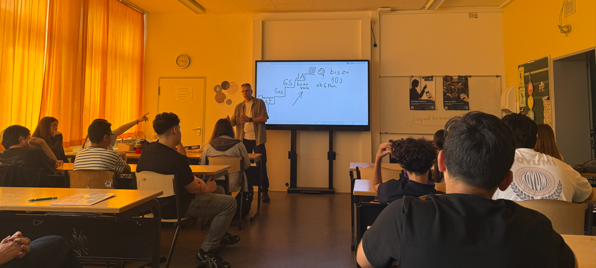 Prävention an Schulen in Essen: Wenn die Polizei zum Unterricht kommt