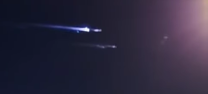 Raketenteile über Essen sorgen für Lichtspektakel