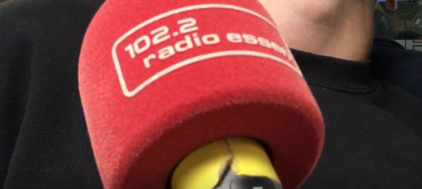 Joshua Windelschmidt von Radio Essen wird von Pharo hypnotisiert