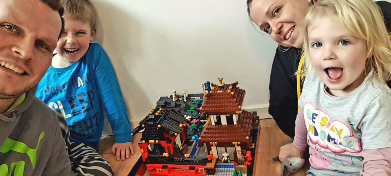Familie Lichtenstein (Team #Masa) aus Frohnhausen baut Lego für Familien-Challenge
