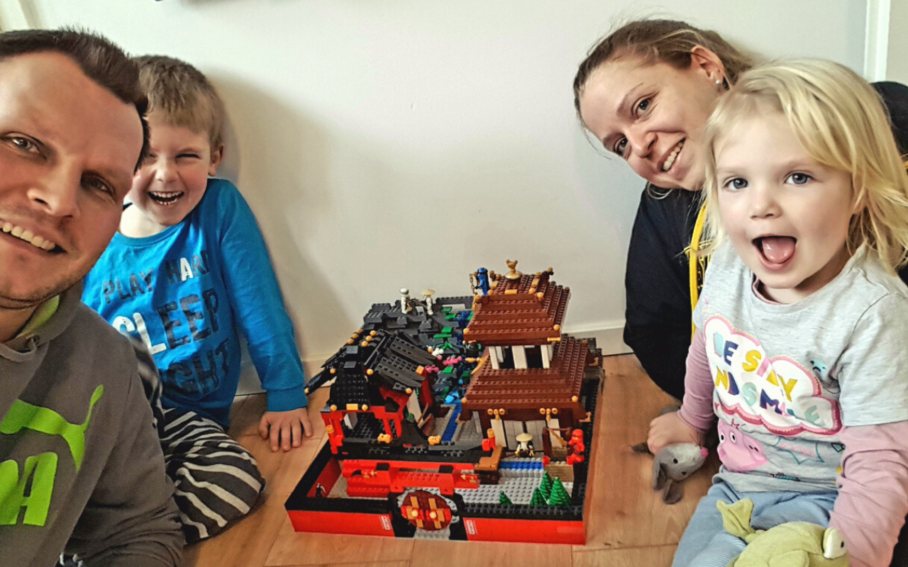 Familie Lichtenstein (Team #Masa) aus Frohnhausen baut Lego für Familien-Challenge