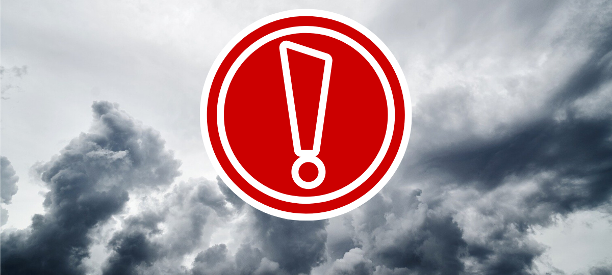 Sturm in Essen - dunkler Himmel mit Ausrufezeichen.