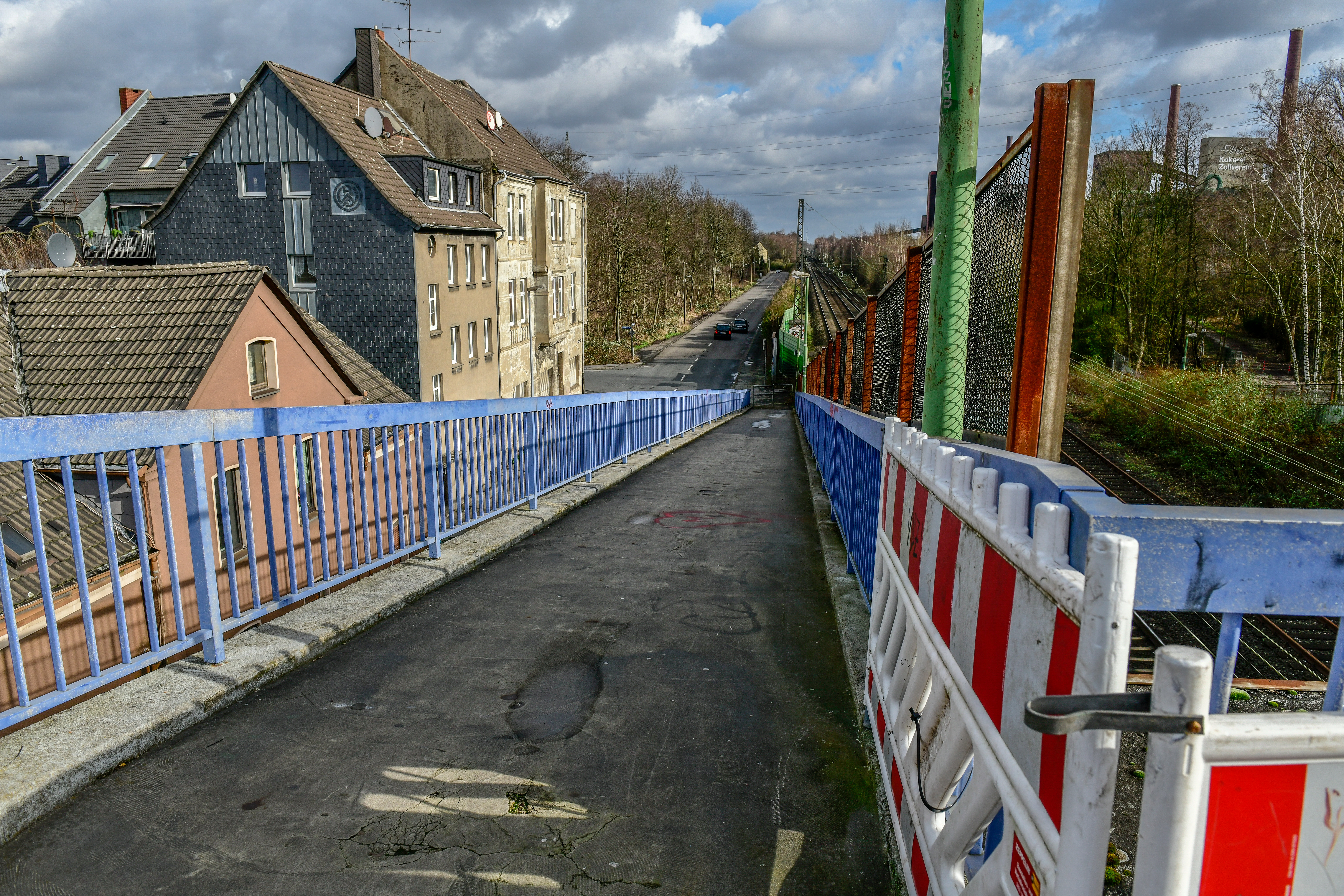 Fußgängerbrücke an der Josef-Hoeren-Straße in Essen-Stoppenberg über Bahngleise