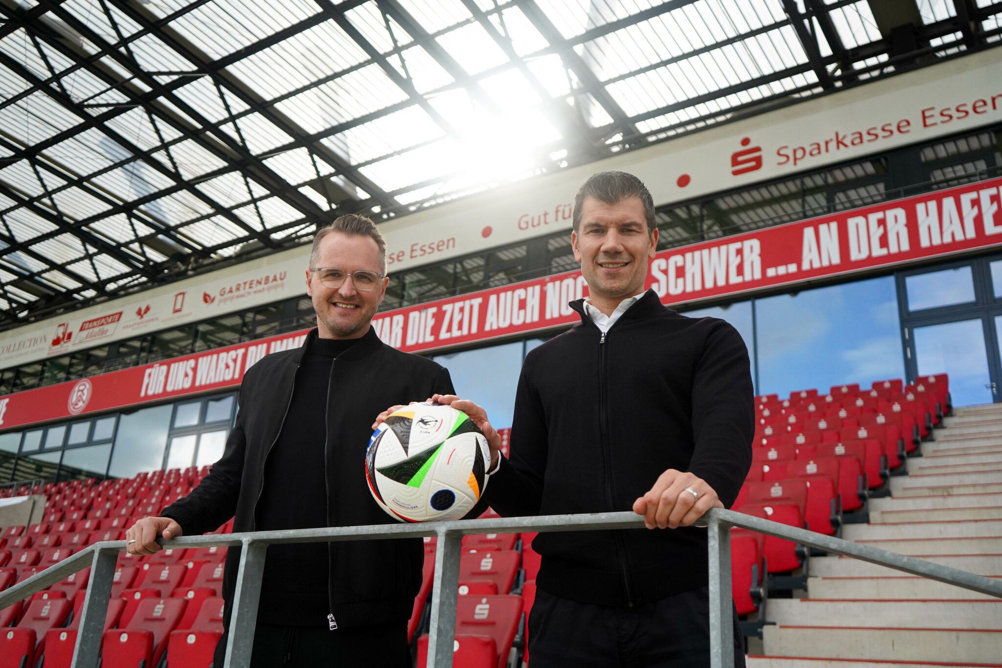 Christian Flüthmann und Marcus Steegmann im Stadion an der Hafenstraße.